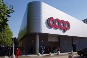 Coop Italia, leader della grande distribuzione del Belpaese, pronta a varcare i confini nazionali, primo passo di una nuova strategia internazionale del gruppo: entra in Coopernic insieme ai colossi Leclerc (Francia) e Delhaize (Belgio)