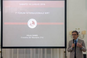 Sostenibilit&agrave; vuol dire &ldquo;pi&ugrave; scienza, non meno&rdquo;: a 4 anni dalla nascita il &ldquo;Wine Research Team&rdquo;, ideato da Riccardo Cotarella e sostenuto da 35 aziende associate, presenta le sue ricerche, tra genome editing, viticoltura di precisione e biomimetica