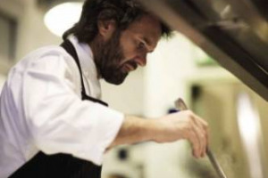 IL SUGHERO SI FA “SOCIAL” CON UN AMBASCIATORE D’ECCELLENZA: CARLO CRACCO IN UNA NUOVA CAMPAGNA DI PROMOZIONE IN ITALIA, IN ALTRI 6 PAESI EUROPEI ED EXTRAEUROPEI A SOSTEGNO DEL TAPPO IN SUGHERO, PREZIOSO PATRIMONIO CULTURALE, AMBIENTALE ED ECONOMICO