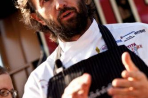 NON SOLO GUSTO ED EDONISMO DEL CIBO, MA ANCHE, SEMPRE DI PIÙ, ATTENZIONE ALLA SALUTE ED ALLA “CUCINA DEL BENESSERE” : ECCO IL “MANTRA” CONTEMPORANEO DELL’ALTA CUCINA ITALIANA. LO RIBADISCONO DA “GUSTO IN SCENA” DUE BIG COME CARLO CRACCO ED HEINZ BECK
