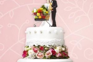 Altro che elettrodomestici, pezzi di arredamento o stoviglie prezione in qualche negozio di casalinghi, o contributi per il viaggio dei sogni in agenzia: ora la lista di nozze si fa anche al supermercato. A lanciare l&rsquo;idea &egrave; Crai