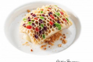 Regolare i consumi non vuole dire non sedersi più a tavola, ma, anzi, intensificare gli scambi nelle cucine del mondo. C’è “La Forza della Libertà” al centro di “Identità Golose 2016” (6-8 marzo) con le api nel piatto-manifesto di Cristina Bowerman