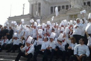“Vogliamo il riconoscimento della certificazione delle competenze per i cuochi, e della nostra professione come lavoro usurante”: ecco gli obbiettivi della Federazione Italiana Cuochi (Fic) per il presidente Rocco Pozzulo, nei 50 anni della fondazione