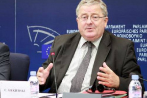 Il polacco Czes&#322;aw Adam Siekierski (Ppe) è il nuovo presidente della Commissione Agricoltura del Parlamento Ue, successore di Paolo De Castro. È italiano il presidente della Commissione Ambiente, Salute e sicurezza alimentare Giovanni La Via (Ncd)