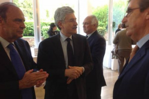 ARRIVA IL VINO DI MASSIMO D&rsquo;ALEMA SI CHIAMA &ldquo;SFIDE&rdquo; ED &Egrave; UN CABERNET FRANC IN PUREZZA. LO HA REALIZZATO PER L&rsquo;EX PRIMO MINISTRO L&rsquo;ENOLOGO RICCARDO COTARELLA. PRESENTAZIONE ROMANA INSIEME AL PROGETTO &ldquo;WINE RESEARCH TEAM&rdquo;