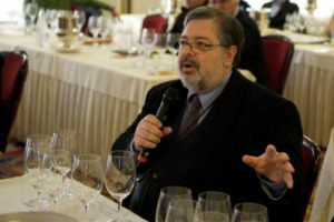 ECCO TUTTI I “TRE BICCHIERI” 2011 BY GAMBERO ROSSO: AL TOP 402 VINI (AL VERTICE IL PIEMONTE, CON 81; SEGUITA DALLA TOSCANA, CON 69). TUTTI I PREMI SPECIALI: IL MIGLIOR ROSSO D’ITALIA IL BRUNELLO DI MONTALCINO RISERVA 2004 BIONDI SANTI ...