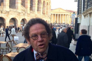 &ldquo;Il vino &egrave; mito: pu&ograve; essere pi&ugrave; o meno buono, ma ha qualcosa in pi&ugrave; che &egrave; la pulsione estetica&rdquo;. Cos&igrave; Philippe Daverio a WineNews, su ci&ograve; che avvicina vino e arte. Di cui si parla sempre, ma solo un critico pu&ograve; indicare come farne l&rsquo;immagine italiana