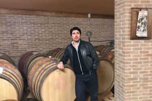 Legata all&rsquo;Abruzzo e ai suoi vitigni, ma anche ai territori &ldquo;d&rsquo;altura&rdquo;: ecco Inalto, il progetto vinicolo di Adolfo De Cecco (come anticipato da WineNews), rampollo della dinastia di pastai. Con i consigli di Thomas Douroux (Chateaux Palmer)