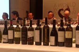 Dal Giappone alla Romania, passando dalla Francia, per arrivare negli Usa, in Russia e in Palestina, naturalmente partendo dall&rsquo;Italia del vino. &Egrave; questo il &ldquo;mappamondo&rdquo; enoico di Riccardo Cotarella, il flying wine maker tricolore per eccellenza