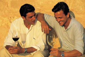 Nasce Cusumano Masterpieces, il progetto della griffe siciliana a sostegno dell&rsquo;arte per raccontare al mondo la Sicilia e la sicilianit&agrave;. &Egrave; solo l&rsquo;ultima delle cantine dell&rsquo;isola che producono cultura e promuovono il patrimonio italiano investendoci