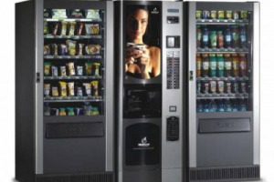 IL 2014 È ALLE PORTE, E IN ATTESA DI USCIRE DALLA CRISI, ARRIVANO ALTRI AUMENTI: DALL’ANNO NUOVO, L’IVA PER I PRODOTTI DEI DISTRIBUTORI AUTOMATICI DAL 4 AL 10%, CON AUMENTI DI PREZZO PER CAFFÈ, SNACK E BEVANDE FREDDE TRA I 5 ED I 10 CENTESIMI