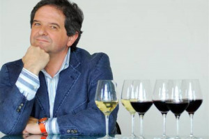 NON E’ DIFFICILE STABILIRE CHE COSA CONTENGA UNA BOTTIGLIA DI VINO, MA L’ANALISI DECISIVA E’ QUELLA CHE STABILISCE LA SUA ORIGINE TERRITORIALE. A WINENEWS.TV IL PARERE DI DONATO LANATI, ENOLOGO E DIRETTORE ENOSIS