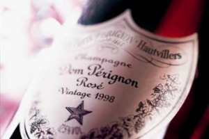 “DOM PÉRIGNON ROSÉ LOVE WEEK”: DAL 7 AL 14 FEBBRAIO, UNA SETTIMANA RICCA DI APPUNTAMENTI A MILANO PER INNAMORARSI DEL GIOIELLO DELLA MAISON FRANCESE