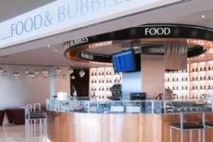 Anche Feudi di San Gregorio ha il suo flagship store, il &ldquo;Dubl Bar ... Food&Bubbles&rdquo;, che ha aperto i battenti nello scalo napoletano di Capodichino, con una proposta gastronomica di alto livello e le bollicine dell&rsquo;azienda irpina