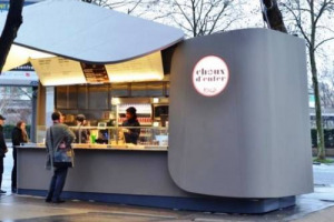QUANDO LO STREET FOOD FA INCONTRARE DESIGN E CUCINA, NASCE LO “CHOUX D’ENFER”, IL CHIOSCO PARIGINO DISEGNATO DA PATRICK JOUIN (ALESSI) CHE OFFRE BIGNÈ RIEMPITI SUL MOMENTO CON LE FARCE FIRMATE DA ALAIN DUCASSE E CHRISTOPHE MICHALAK