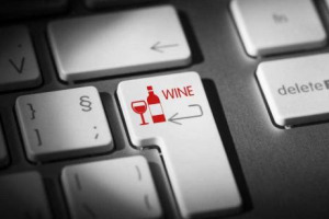 IL VINO ON-LINE VALE 4 MILIARDI DI DOLLARI, CHE NEL 2012 DIVENTERANNO 6,5: LO DICE LA BORDEAUX MANAGEMENT SCHOOL. E I SITI MONDIALI PROPONGO FORMULE STRAVAGANTI MA DI SUCCESSO: DALLE OFFERTE &ldquo;FINO AD ESAURIMENTO SCORTE&rdquo; ALLE VENDITE FLASH