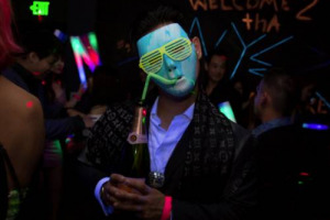 Se c&rsquo;&egrave; un mondo in cui il vino, a qualsiasi latitudine, fa fatica ad imporsi, &egrave; quello dei locali notturni. Ma a Los Angeles un duo di sommelier supera i pregiudizi, con le &ldquo;Wine Rave Club Night&rdquo;, dove l&rsquo;elettronica incontra il vino