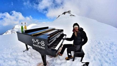 Musica classica e vino insieme per celebrare l’arte a 4.460 metri: il giovane talento italiano Elisa Tomellini suona sul Monte Rosa