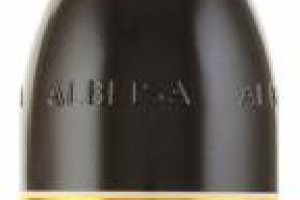 &Egrave; sempre tempo di classifiche nel mondo del vino. Anche se ancora poco influenti, pure il web crea le sue, come VinePair, che fra i 50 migliori assaggi del 2017 mette 12 vini italiani. Al numero uno, il Barolo &ldquo;Bricco Pernice&rdquo; 2012 di Elvio Cogno