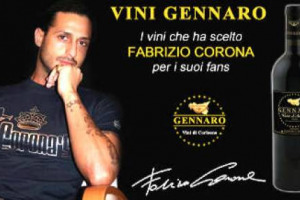 VINO & MARKETING: IL DISCUSSO FOTOGRAFO FABRIZIO CORONA FIRMA UNA LINEA DI VINI PER LA CANTINA SICILIANA GENNARO