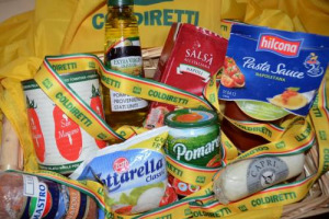 Dalla “Pomarola” del Brasile all’olio “Pompeian, fino al kit per fare in casa la mozzarella, prodotto in Inghilterra: è la “mostra degli orrori” di Coldiretti per denunciare l’attacco alla dieta mediterranea, che arriva da ogni parte del mondo