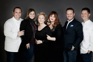 Tradizione e modernità, comete gemelle che hanno segnato il corso della “nuova cucina italiana”, si rinnovano per il passaggio di consegne tra 2017 e 2018 nei menù per il “cenone” dei fratelli Cerea, di Gianfranco Vissani e della famiglia Santini