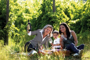 A BRUNO VESPA IL “PREMIO GIANNI MASCIARELLI 2010”, IL 22 LUGLIO, A SAN MARTINO SULLA MARRUCINA. E, DA “CALICI DI STELLE” AD AGOSTO FINO AI “DÉJEUNER SUR L’HERBE” PER LA VENDEMMIA A SETTEMBRE, TANTI APPUNTAMENTI AL CASTELLO DI SEMIVICOLI & DINTORNI