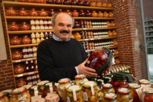 DOPO AVER APERTO IN TUTTA ITALIA, DA TORINO A ROMA, DA FIRENZE A BARI, E NEI QUATTO ANGOLI DEL PIANETA, DA NEW YORK A TOKIO, FARINETTI SI PREPARA A FAR DEBUTTARE EATALY NIENTE MENO CHE IN BORSA, PER SUA STESSA AMMISSIONE, COME RIPORTA L’AGENZIA ANSA