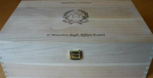 Ecco la cassetta dei Grandi Vini per la Farnesina