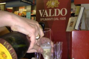GLI SPUMANTI BEST SELLER IN FELTRINELLI: AL VIA LA PARTNERSHIP TRA VALDO SPUMANTI E FELTRINELLI: L’ARTE DI FARE SPUMANTE E LA CONTEMPLAZIONE DELLA LETTURA IN UN FRIZZANTE CONNUBIO DI EMOZIONI D’AUTORE