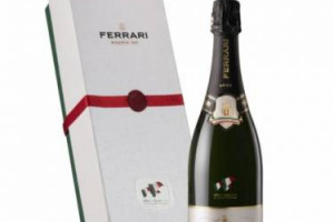 BRINDISI DELUXE AI 150 ANNI DELL&rsquo;UNIT&Agrave; D&rsquo;ITALIA, CON LA LIMITED EDITION FIRMATA FERRARI: CREATA IN 1861 ESEMPLARI, SAR&Agrave; UN DONO SPECIALE PER IL QUIRINALE E PER GLI ITALIANI CHE SI SONO DISTINTI NEL MONDO