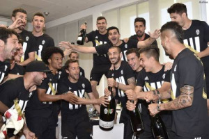 A settembre riaprono le scuole, la vendemmia entra nel vivo e ... torna il campionato di calcio. Con una super favorita, la Juventus, che in campo ha cambiato tanto, ma fuori continuer&agrave; a brindare con le bollicine della griffe del Trentodoc Ferrari