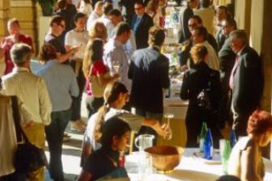 CAVEAU ... APERTI! ARRIVA IL &ldquo;FESTIVAL FRANCIACORTA IN CANTINA&rdquo;: IL 17 E 18 SETTEMBRE OLTRE 50 TRA LE GRIFFE PIU&rsquo; FAMOSE (PALADIN, CA&rsquo; DEL BOSCO, BERLUCCHI, BELLAVISTA, MURATORI, CURBASTRO ...) SVELANO AI WINE LOVERS I SEGRETI DELLE MITICHE BOLLICINE