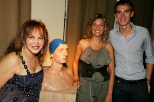 VINO & ARTE: ANCHE IL VOLTO DI MATTEO BISOL, GIOVANE RAMPOLLO DELLA CASA VINICOLA DI TREVISO, RITRATTO IN UNA DELLE SCULTURE DI UNA DELLE PIU’ FAMOSE ARTISTA AMERICA, CAROLE FEUERMAN