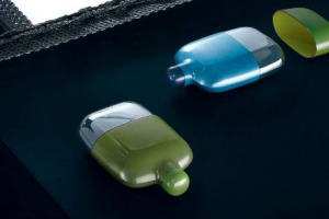 Una delle eccellenze del gusto italiano ed una delle griffe più creative del nord Europa unite da “Wallpaper”, la rivista di design n. 1 al mondo: ecco le “fiaschette da viaggio” di Scholten&Baijings ispirate alla Grappa Monovitigno di Nonino