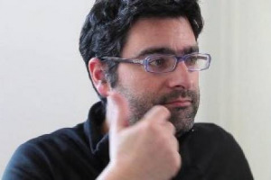 IN TEMPI DI CALO DEI CONSUMI, BEN VENGANO TUTTE LE INIZIATIVE PER VENDERE QUALCHE BOTTIGLIA IN PI&Ugrave; IN ITALIA. TRA QUESTE, UNA DELLE PI&Ugrave; INTERESSANTI, PARTITA DA UN MESE, &Egrave; &ldquo;VINIX GRASSROOTS MARKET&rdquo;, IDEATA DA &ldquo;VINIX&rdquo; DI FILIPPO RONCO