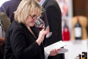 Vino e cibo non sono sempre due mondi vicini: in Gran Bretagna, ad esempio, cuochi ed aspiranti chef subiscono ancora un certo timore riverenziale, da superare con &ldquo;Wine for Foodies&rdquo;, corso della wine writer del &ldquo;The Guardian&rdquo;, Fiona Beckett