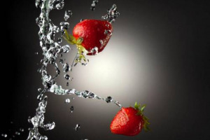 FRAGOLE “TOSSICHE”: NESSUN PERICOLO PER L’ITALIA. IN GERMANIA 11.000 BAMBINI COLPITI DA GASTROENTERITE, MA PER IL RESTO D’EUROPA NON CI SONO ALLARMI, ANCHE SE DA NOI IL 14% DEGLI ALLARMI ALIMENTARI VIENE DAL GIGANTE ASIATICO