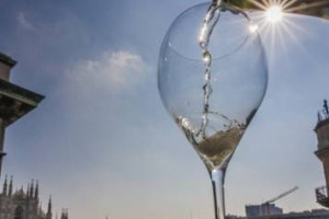 Franciacorta & Expo: 21.000 bottiglie per servire 145.000 visitatori ed un fatturato di 1,5 milioni di euro. Il 2 novembre, intanto, a Milano e a Roma, arriva &ldquo;F for Franciacorta&rdquo;, film che racconta il territorio