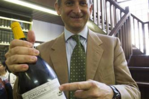 UNO STORICO VIGNAIOLO CON IL SUO VINO &ldquo;SPECIALE&rdquo; AL QUIRINALE: &Egrave; LAMBERTO FRESCOBALDI RICEVUTO DAL PRESIDENTE DELLA REPUBBLICA NAPOLITANO CON IL &ldquo;VINO DELLA GORGONA&rdquo;, REALIZZATO DAI DETENUTI DEL CARCERE E FRUTTO DEL PROGETTO &ldquo;FRESCOBALDI PER GORGONA&rdquo;