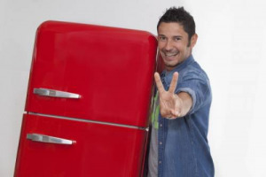 Un programma “di strada” e “social”, nel senso vero della parola, quello della socializzazione faccia a faccia, nei mercati d’Italia, per insegnare ai ragazzi a fare la spesa tra a gusto e salute: ecco “Frigo”, il sabato su Rai2 (ore 9,50) con Tinto