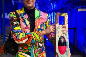 Finito per decenni nel dimenticatoio, il fiasco &egrave; tornato in auge nel 2012 grazie a Ruffino. In una versione &ldquo;pop&rdquo; reinterpretata oggi da Andy Fumagalli, artista a tutto tondo che ha firmato l&rsquo;edizione limitata del fiasco ... in rosa shocking