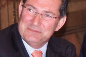 IL MINISTRO DELLE POLITICHE AGRICOLE GALAN AL “DEBUTTO” NEL MONDO DEL VINO: “SETTORE TRA I PIÙ RILEVANTI DELL’AGROALIMENTARE, MA NON RISPARMIATO DALLA CRISI. BENE LA RICONVERSIONE DEI VIGNETI. SIAMO PASSATI DA VINI “ANTICHI” A VINI DEL XXI SECOLO”