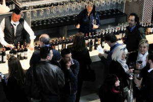 UN&rsquo;ENOTECA MONOMARCA INTERAMENTE DEDICATA AL GALLO NERO NEL CUORE DI FIRENZE: IL CONSORZIO DEL CHIANTI CLASSICO TRACCIA, CON LA SUA COMPANY, UNA NUOVA STRADA NELLA PROMOZIONE DEL VINO, ED APRE IL SUO WINE STORE NEL &ldquo;MERCATO CENTALE FIRENZE&rdquo;