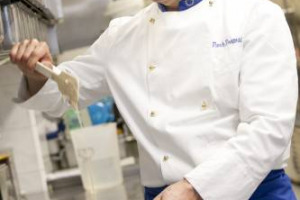 È Paolo Pomposi della Gelateria Badiani di Firenze il miglior gelatiere d’Europa. Ad incoronarlo è stato il Tour 2015 by “Gelato Festival” che lo ha premiato per il gusto “Dolcevita”, a base di Buontalenti e Salsa alla nocciole e cacao