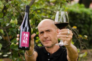 Un brindisi guardando &ldquo;Amici Miei&rdquo;, nella loro Firenze, con i vini Tapioco, Come Se Fosse e Antani, prodotti dalla &ldquo;Tognazza Amata&rdquo; del &ldquo;Conte Mascetti&rdquo;, ovvero Ugo Tognazzi: appuntamento il 4 settembre, insieme a Gian Marco Tognazzi