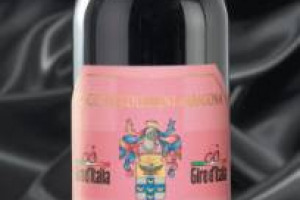 NASCE IL BRUNELLO IN &ldquo;MAGLIA ROSA&rdquo;: PER IL GIRO D&rsquo;ITALIA CIACCI PICCOLOMINI D&rsquo;ARAGONA, UNA DELLE CANTINE PI&Uacute; BLASONATE, ARRIVA UNA LIMITED EDITION CON UNA SPECIALE ETICHETTA PINK. DA ACQUISTARE SOLO NELLE ENOTECHE DI MONTALCINO