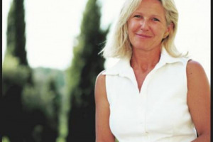 VINO & STORIA - PU&Ograve; IL VINO &ldquo;METTER D&rsquo;ACCORDO&rdquo; MISTICI E ERETICI? SUCCEDE TRA CHIANTI CLASSICO E MONTALCINO, DOVE DUE REALT&Agrave; STORICHE AGLI ANTIPODI SI INCONTRANO IN UN&rsquo;UNICA PROPRIET&Agrave;, QUELLA DI ELISABETTA GNUDI, ALLA GUIDA DI BORGO SCOPETO E CAPARZO