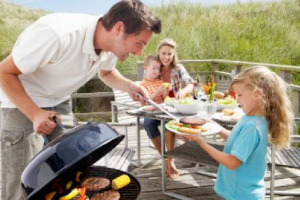 IN ITALIA È SEMPRE PIÙ “GRIGLIA-MANIA”: A DIRLO LA CIA - CONFEDERAZIONE ITALIANA AGRICOLTORI. “SOLO IN ESTATE SI STIMANO 24 MILIONI DI GRIGLIATE IN TUTTA ITALIA”. E AL BRACIERE SOPRATTUTTO LE DONNE (55%). IL PODIO DELLE CARNI: SUINO, MANZO, POLLAME