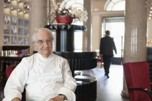 Non solo il più grande cuoco della storia recente d’Italia, ma anche una persona mossa da curiosità e coraggio, un maestro di vita ed un uomo di spessore: a WineNews, il ricordo di Gualtiero Marchesi di Sara Vitali, Davide Oldani e Davide Paolini